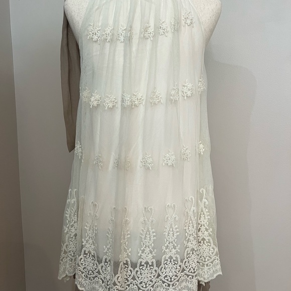 Women’s cream colored dress (S) - Picture 2 of 3